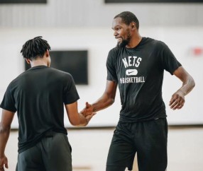 世俱杯买球网站-为动荡一夏划上句号！杜兰特重返篮网训练馆