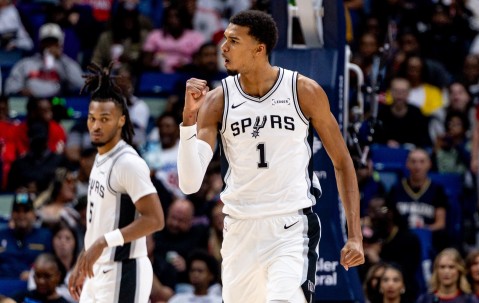 世俱杯买球平台-马刺今日迎战雄鹿 马刺首发：文班&amp;福克斯&amp;卡斯尔&amp;巴恩斯&amp;尚帕尼