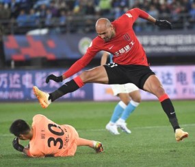 罚单：费利佩停赛3场罚款3万元 成都赛区罚款1万元