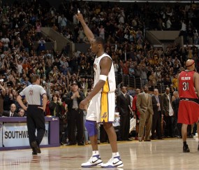 世俱杯投注-神迹之夜！20年前的今天：科比46投28中狂轰81分旷世屠龙🐍💛