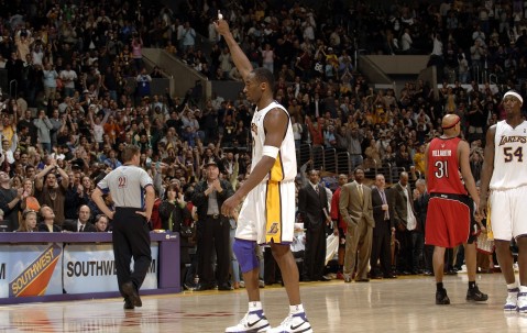 世俱杯投注-神迹之夜！20年前的今天：科比46投28中狂轰81分旷世屠龙🐍💛