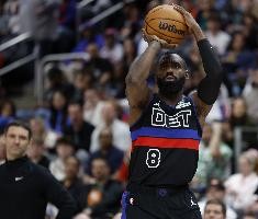 火力凶猛！小哈达威半场4记三分拿下19分 首节13分